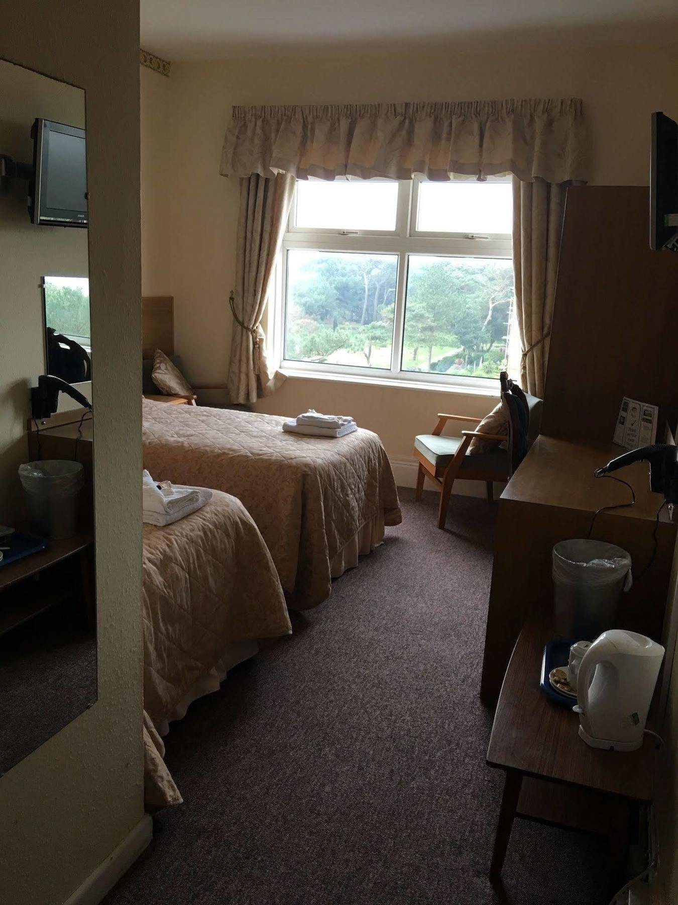 Hotel Riviera By The Sea บอร์นมัธ ภายนอก รูปภาพ